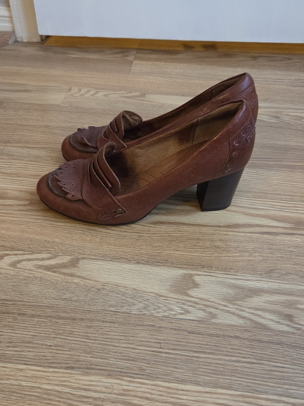Clarks Indigo Brown Leather Heeled Loafers - Women 9.5 - Picture 3 of 5